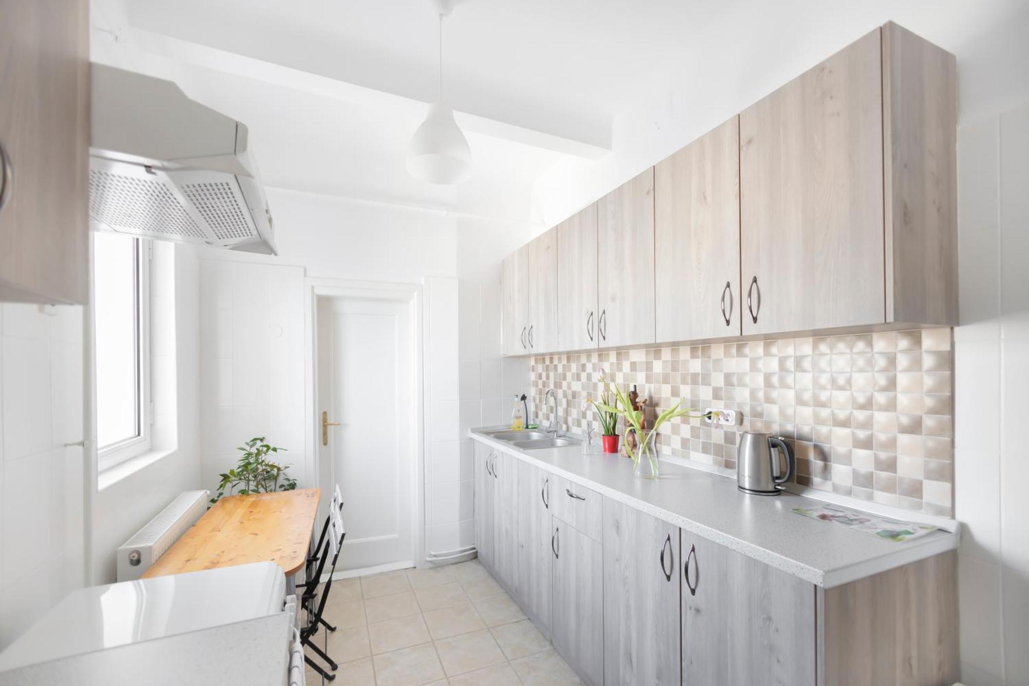 Your Deluxe In Center Apartment